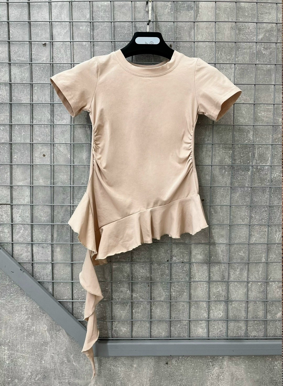 блузка с оборками,футболка с оборками,блузка модная,футболки женская,дизайнерские блузки