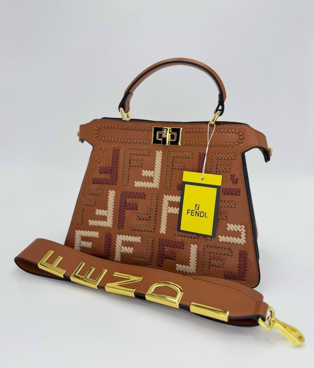 сумка fendi,сумка из зернистой коровьей кожи fendi,fendi сумка на плечо,женская сумка fendi,фенди сумка