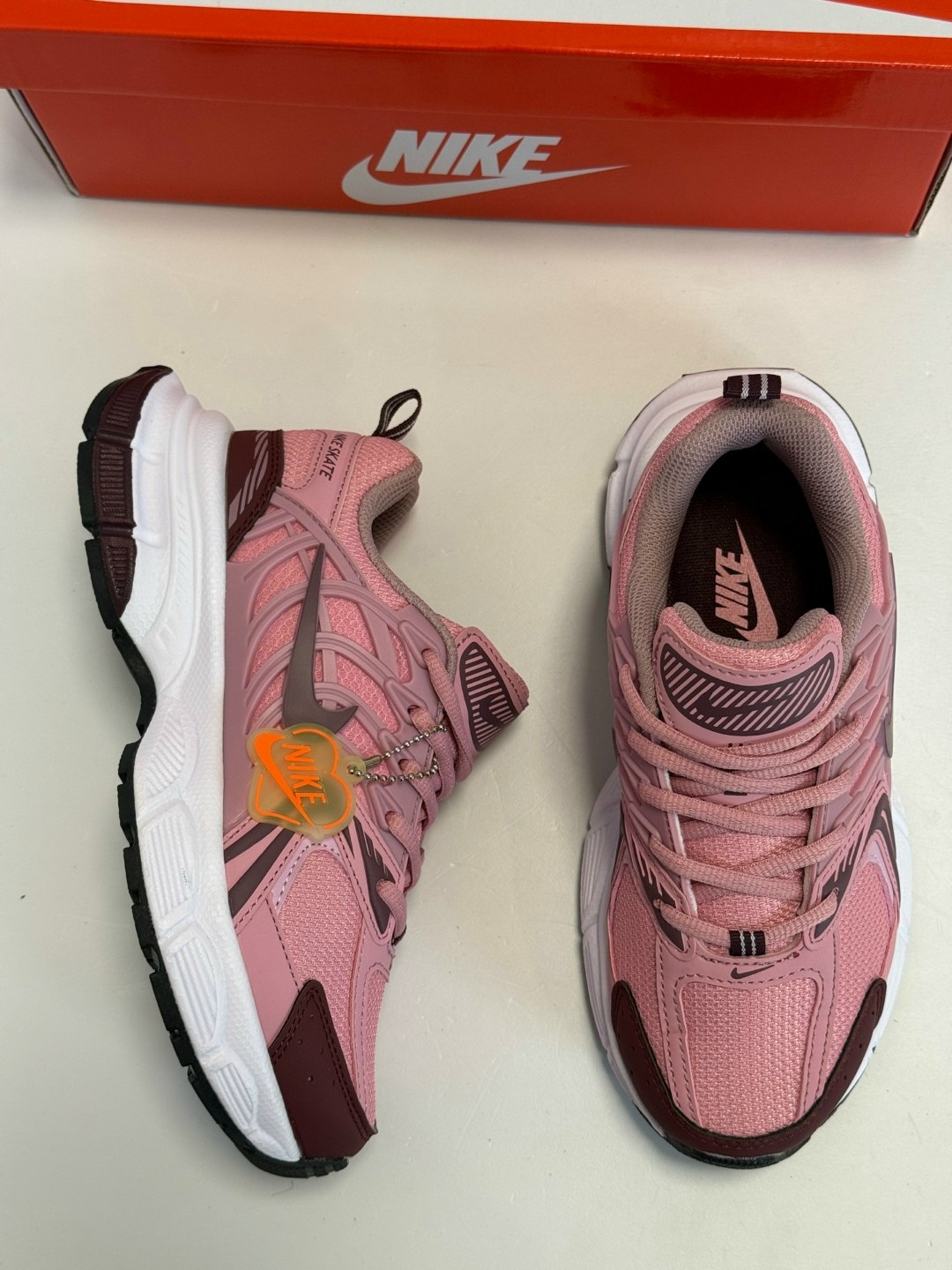 кроссовки,женские кроссовки,женские кроссовки nike,кроссы,спортивная