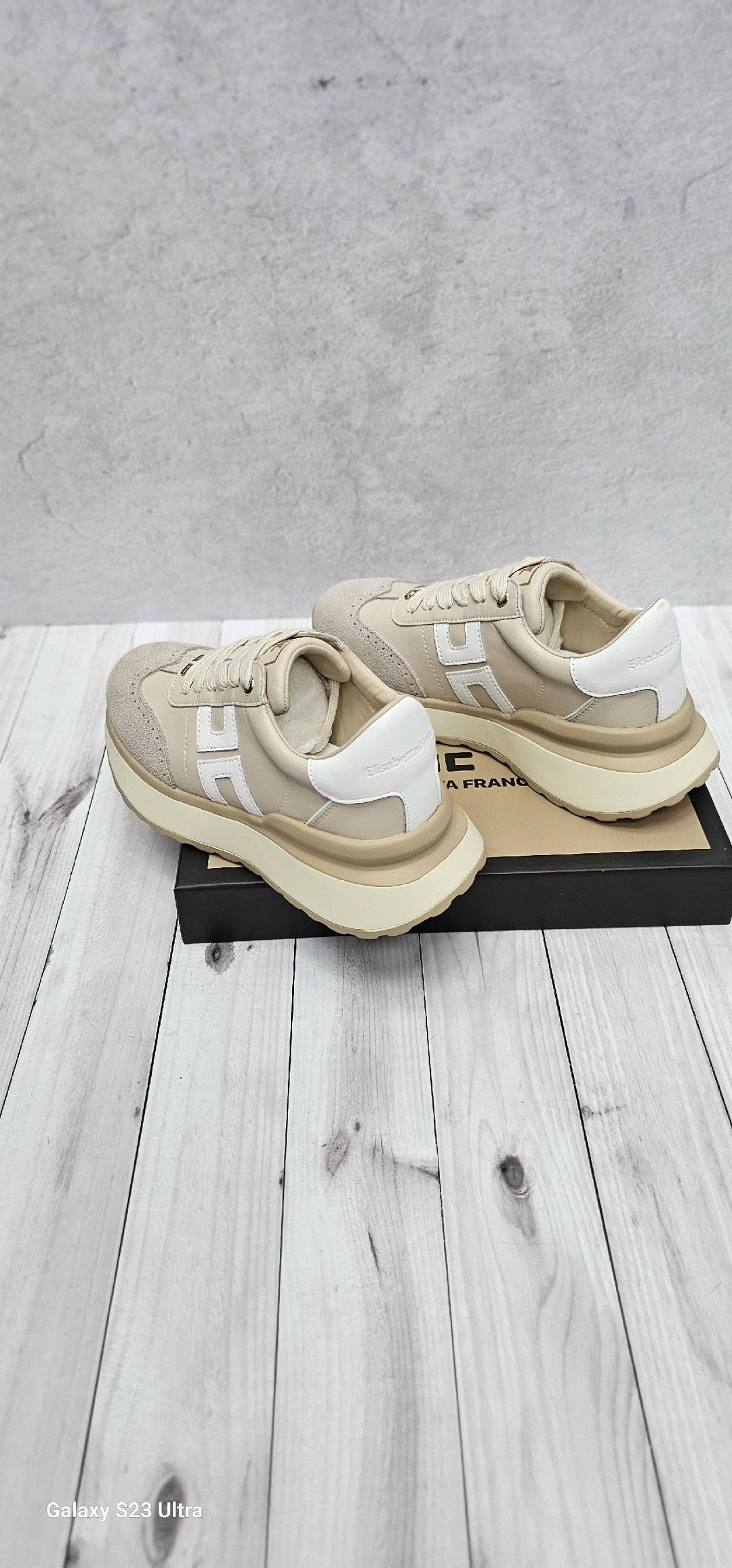 hogan кроссовки,,кроссовки бежевые,женские кроссовки,замшевые кроссовки