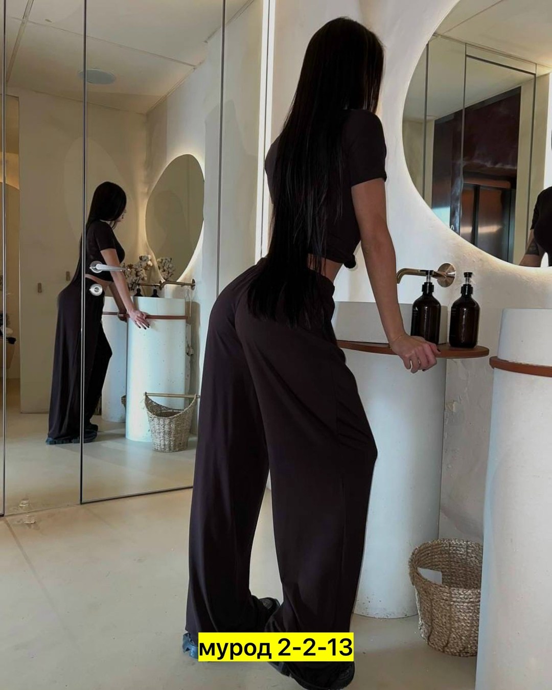 костюм с кроп топом,прямые брюки,арабова фатя,спортивные женские тела,слив голая