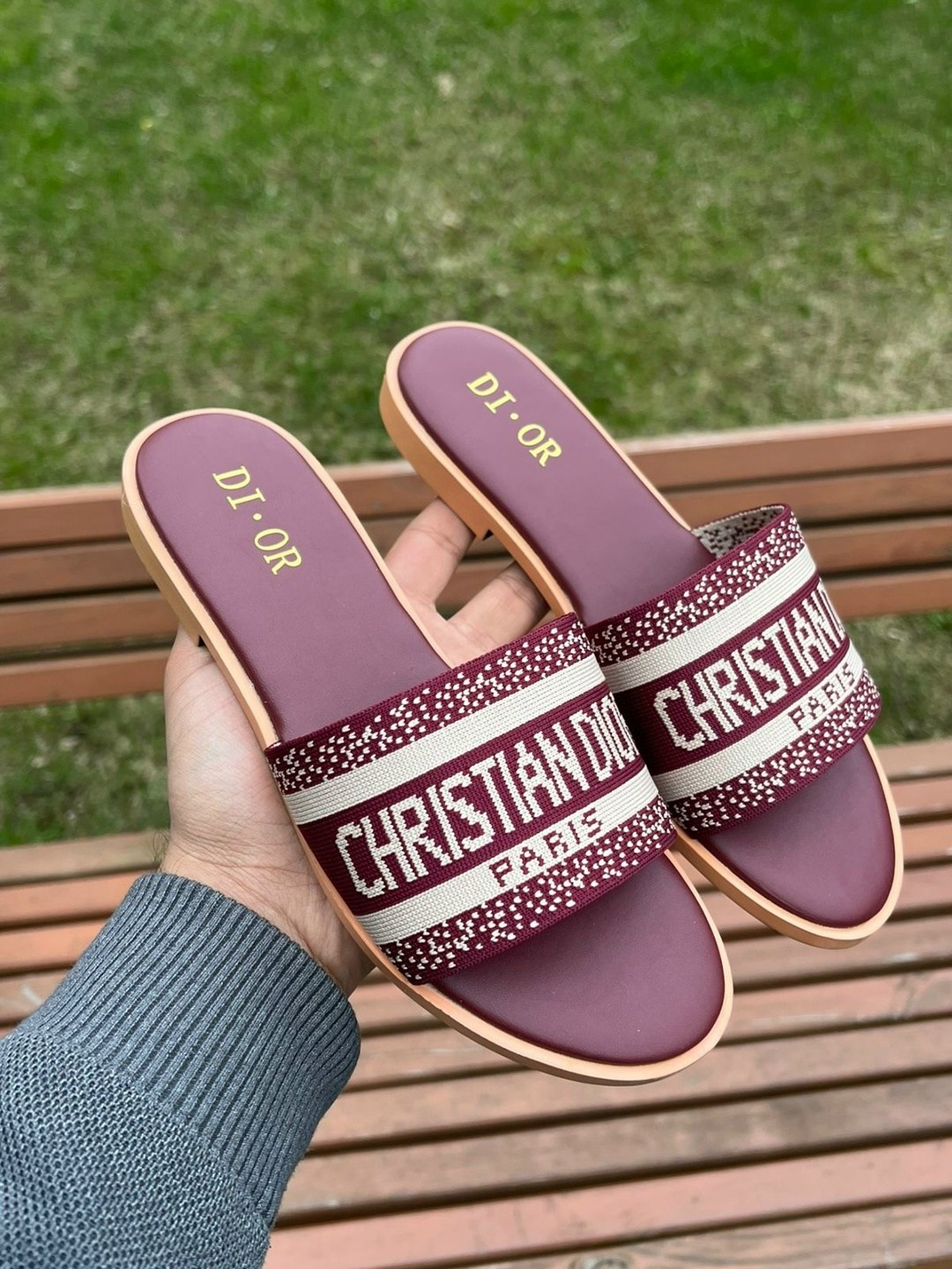 шлепанцы кристиан диор,шлепки диор женские,шлепанцы женские christian dior,шлепанцы christian dior,шлепки диор