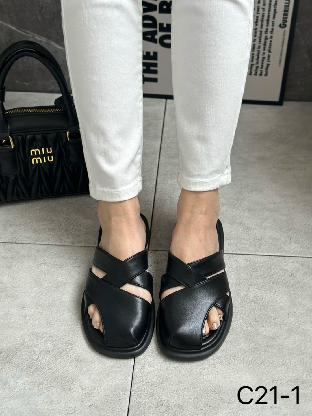 женские шлепанцы,черные шлепанцы,,шлепанцы летние,кожаные шлепанцы