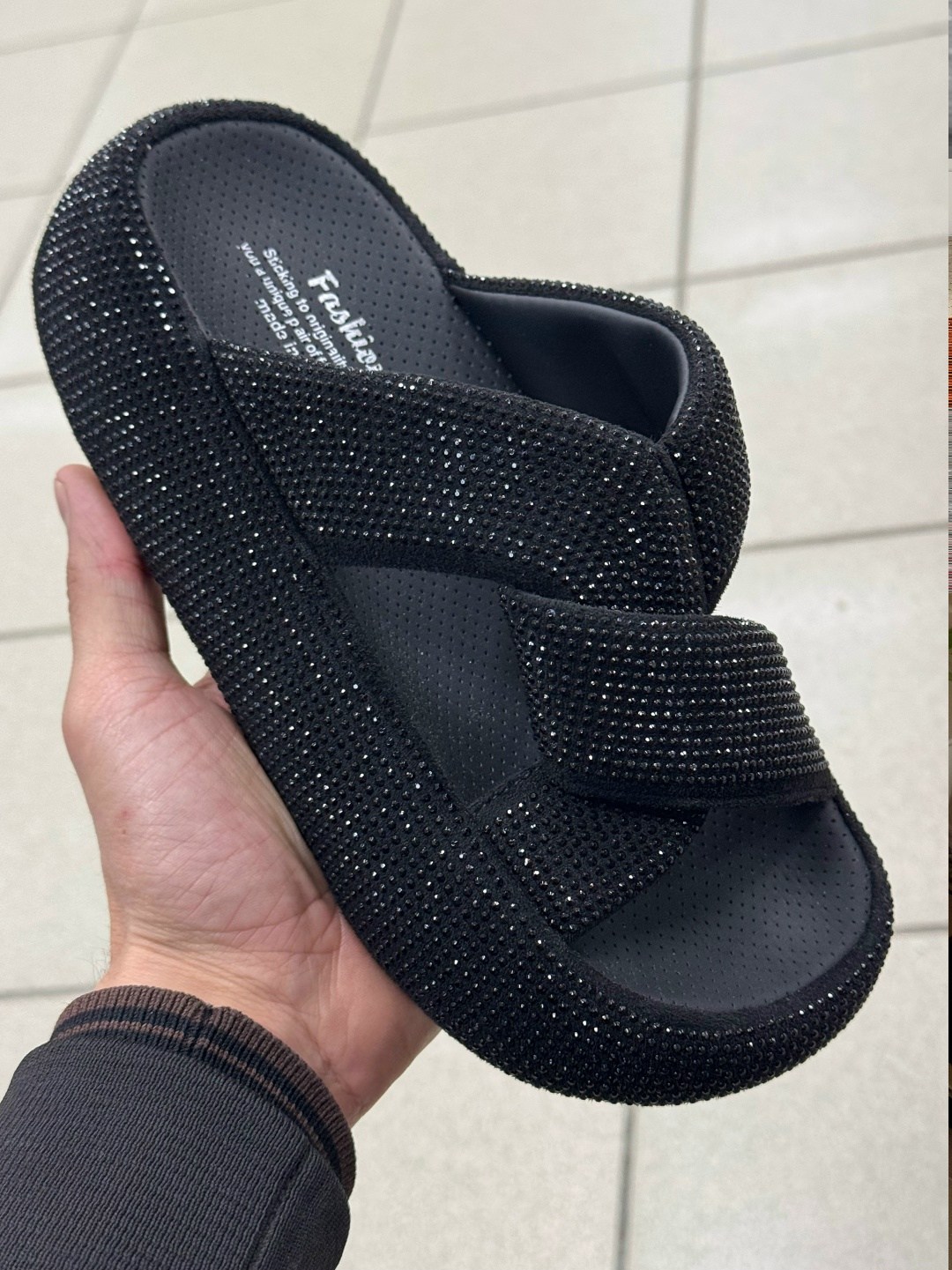 шлепанцы со стразами,шлепанцы женские,шлепанцы женские серебристые,шлепки со стразами,тапочки со стразами женские летние