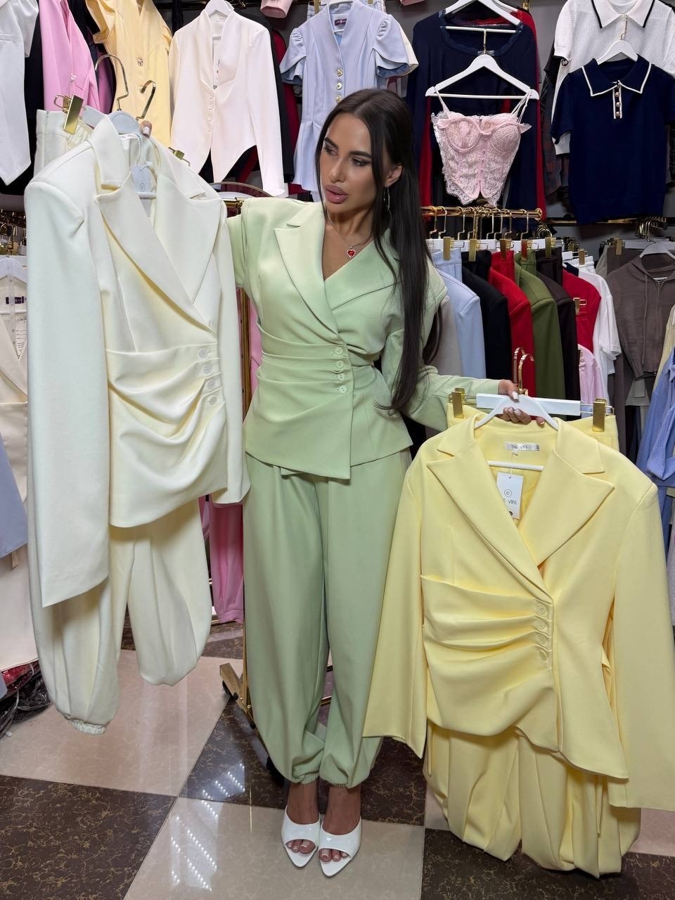 костюм брючный,женский брючный костюм,брючный костюм для женщин,деловой брючный костюм,брючный костюм с топом