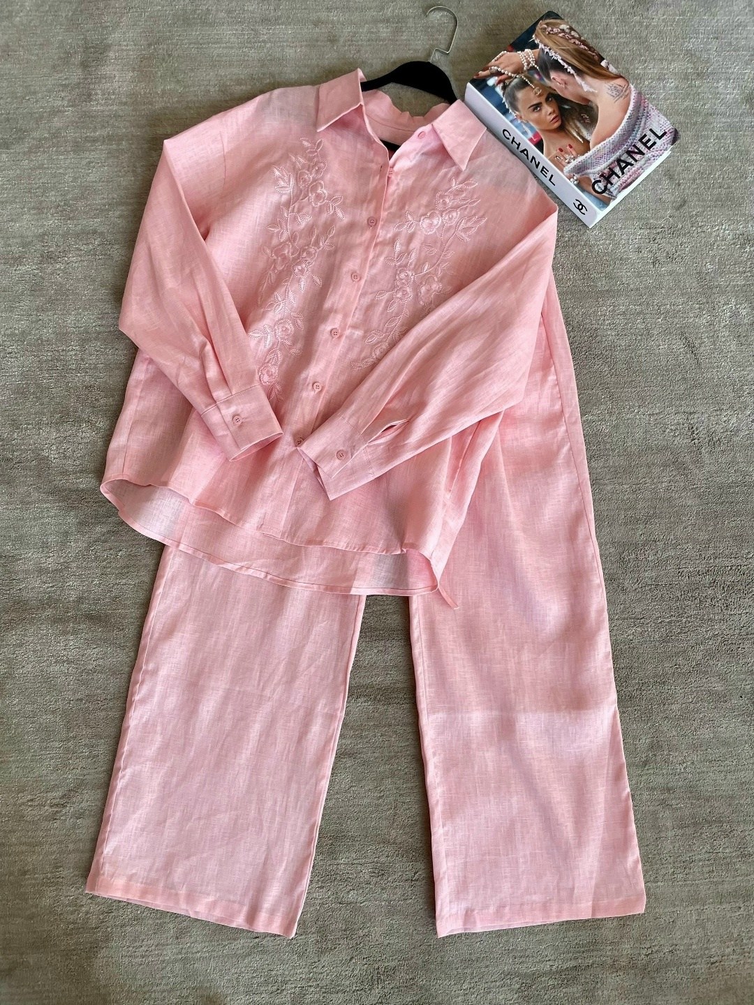 льняной костюм с брюками,костюм с брюками,стильные костюмы,белый брючный костюм,брючный костюм элегантный