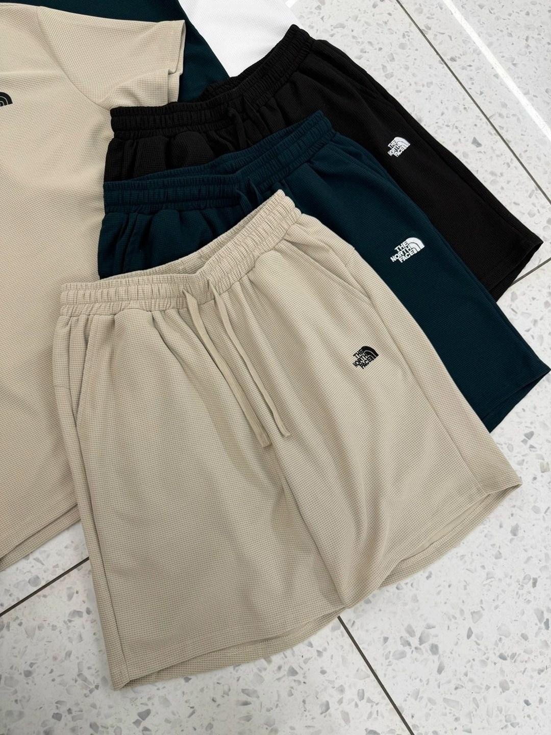 мужские футболки the north face,футболки the north face,шорты мужские спортивные,футболка the north face simple dome white,футболка the north face белый