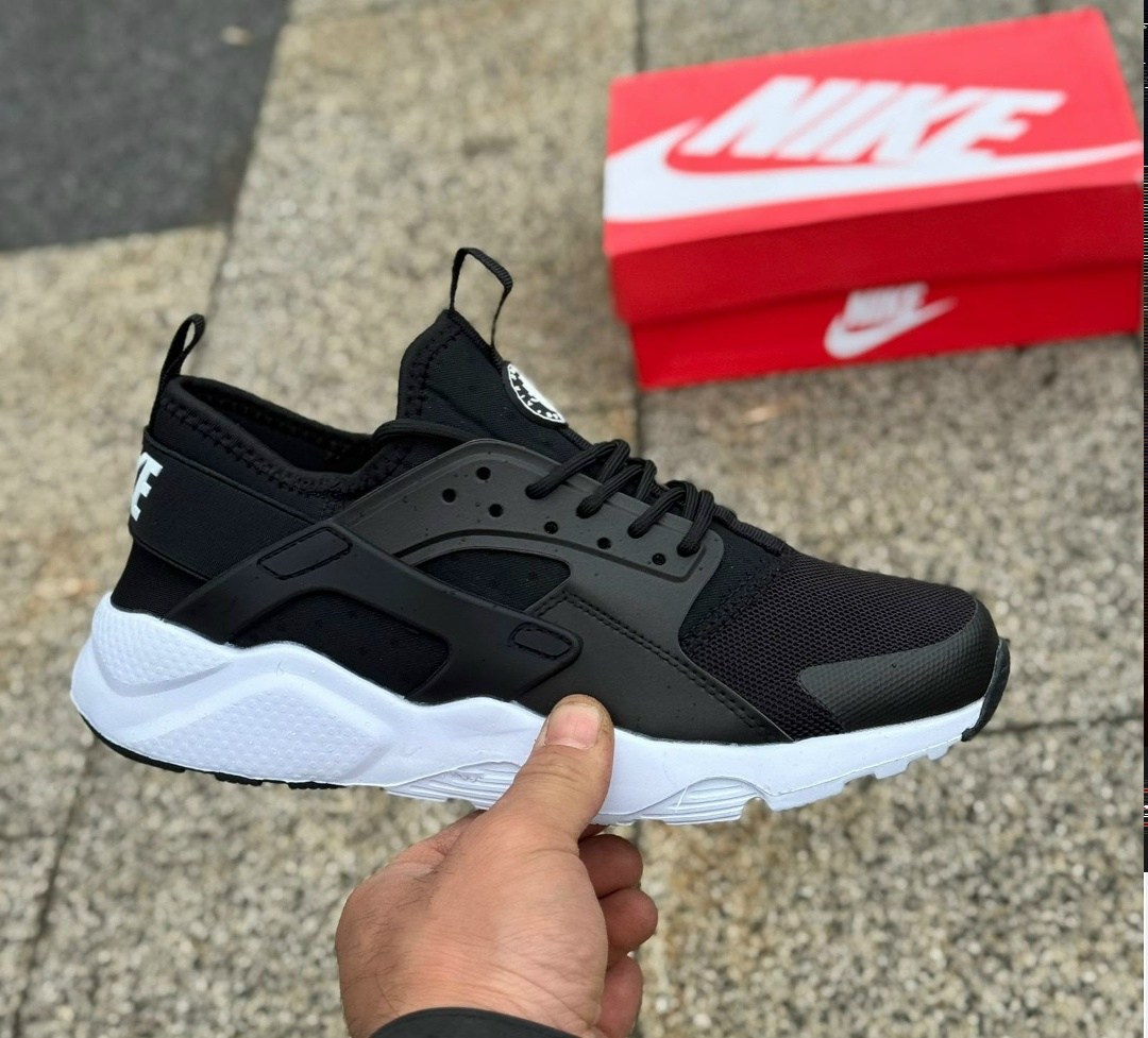 nike air huarache run ultra black white,кроссовки nike air huarache,мужские кроссовки nike air huarache,nike air huarache run ultra,nike air huarache ultra