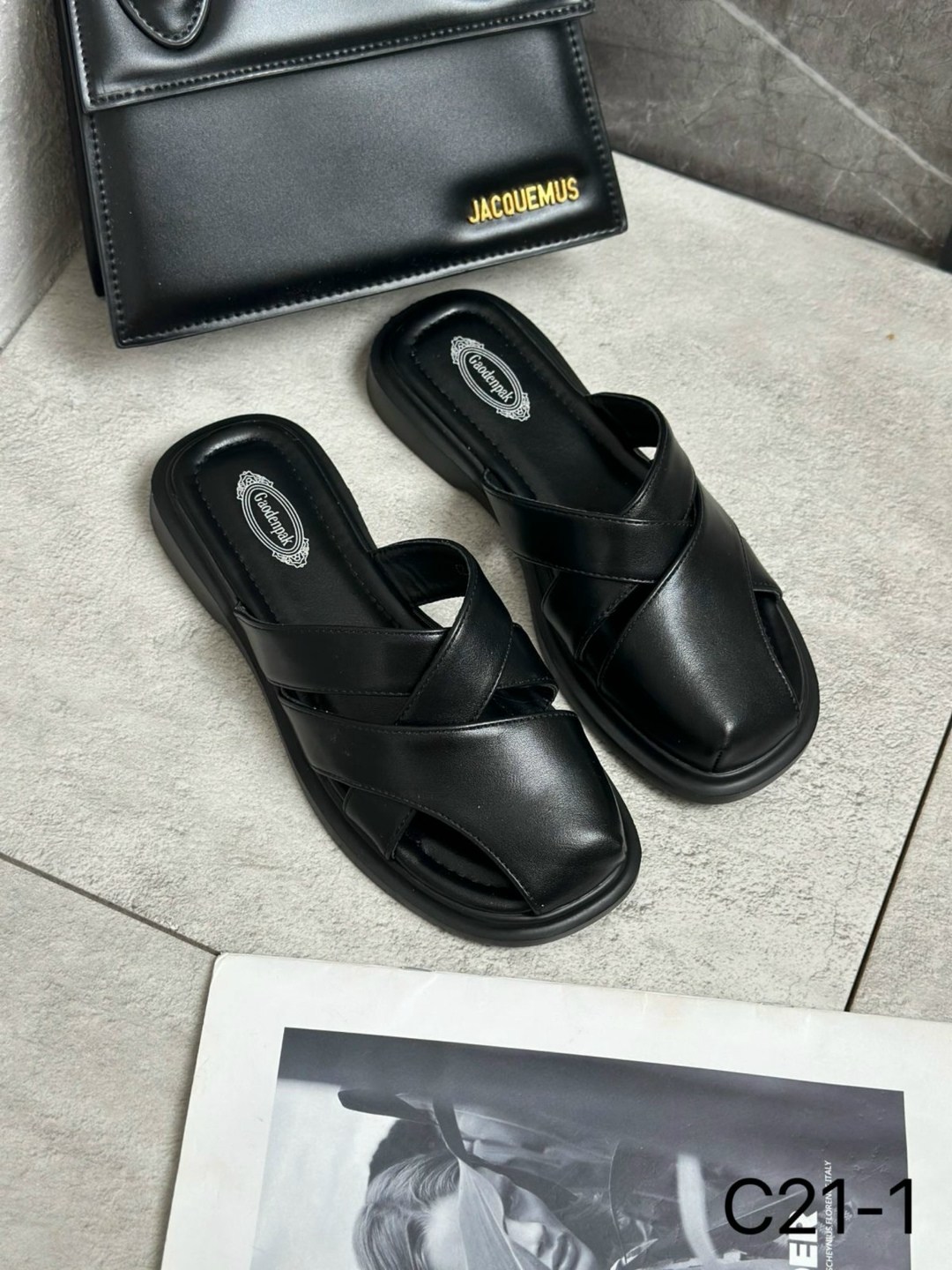 женские шлепанцы,черные шлепанцы,,шлепанцы летние,кожаные шлепанцы