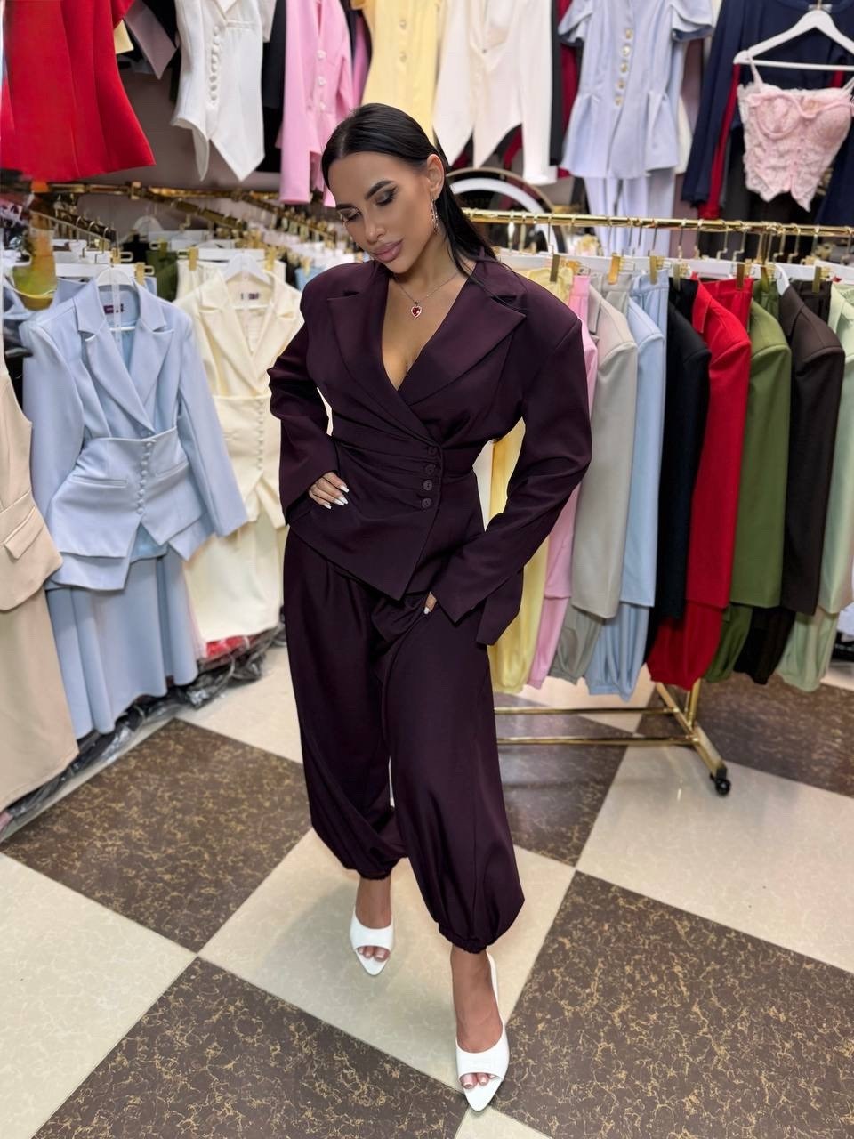 костюм брючный,женский брючный костюм,брючный костюм для женщин,деловой брючный костюм,брючный костюм с топом