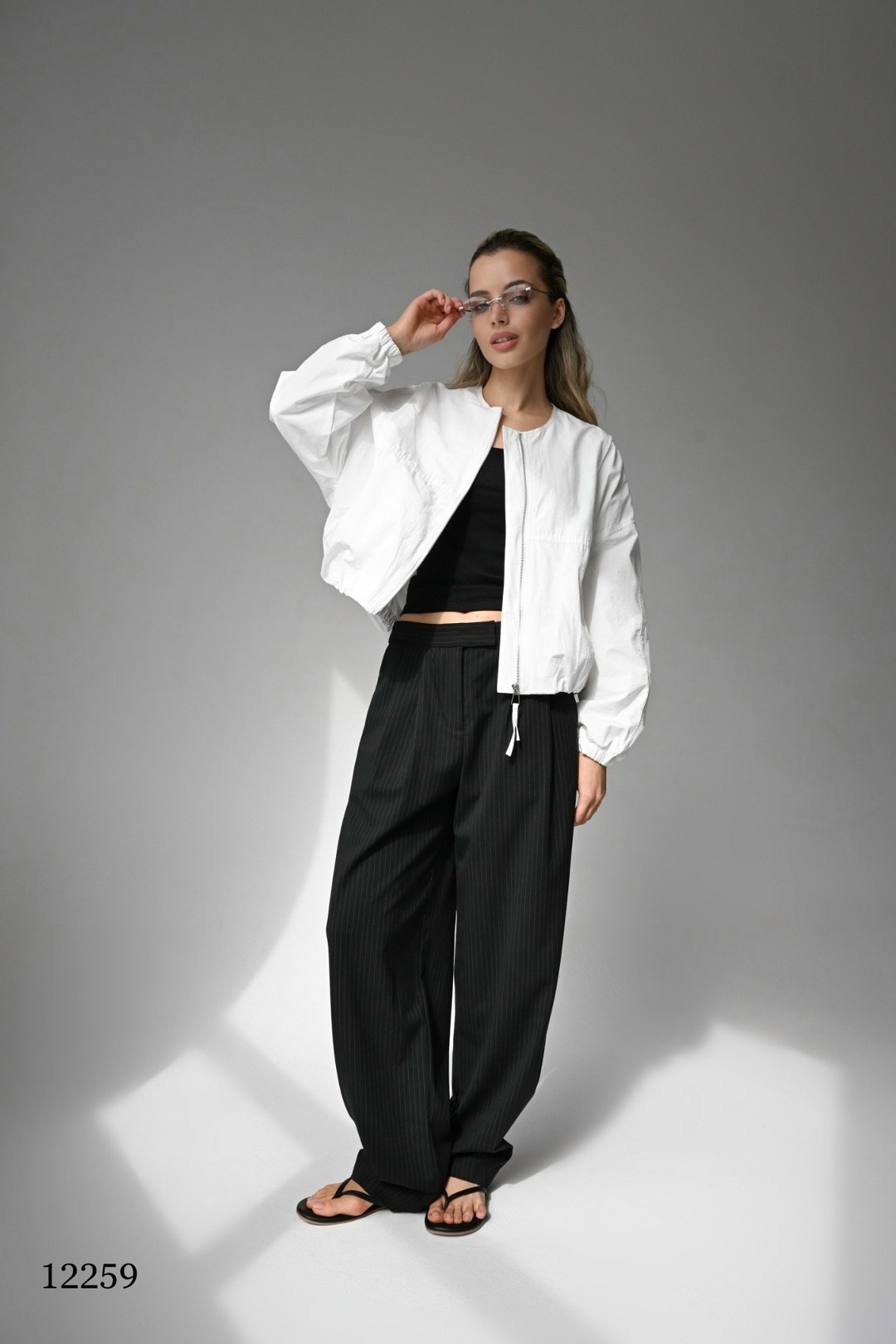 куртка бомбер,широкие брюки,белые брюки,женские широкие брюки,куртка легкая