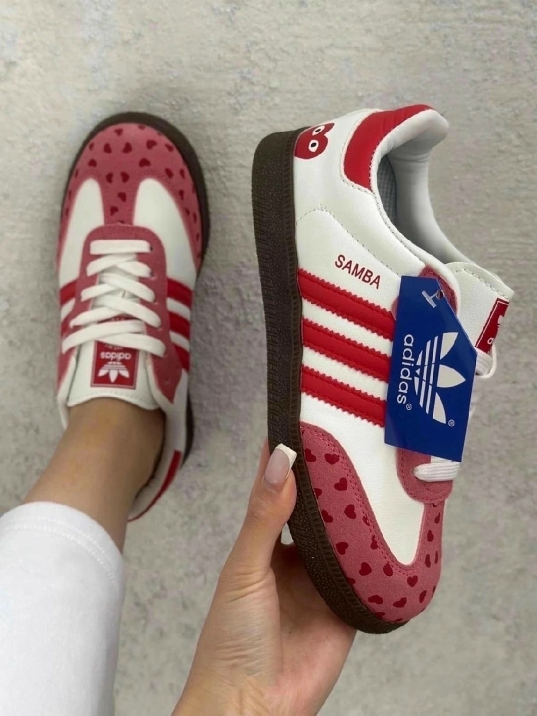 женские кроссовки adidas,adidas samba кроссовки,кроссовки adidas,кроссовки samba розовые сердечки adidas,кроссовки