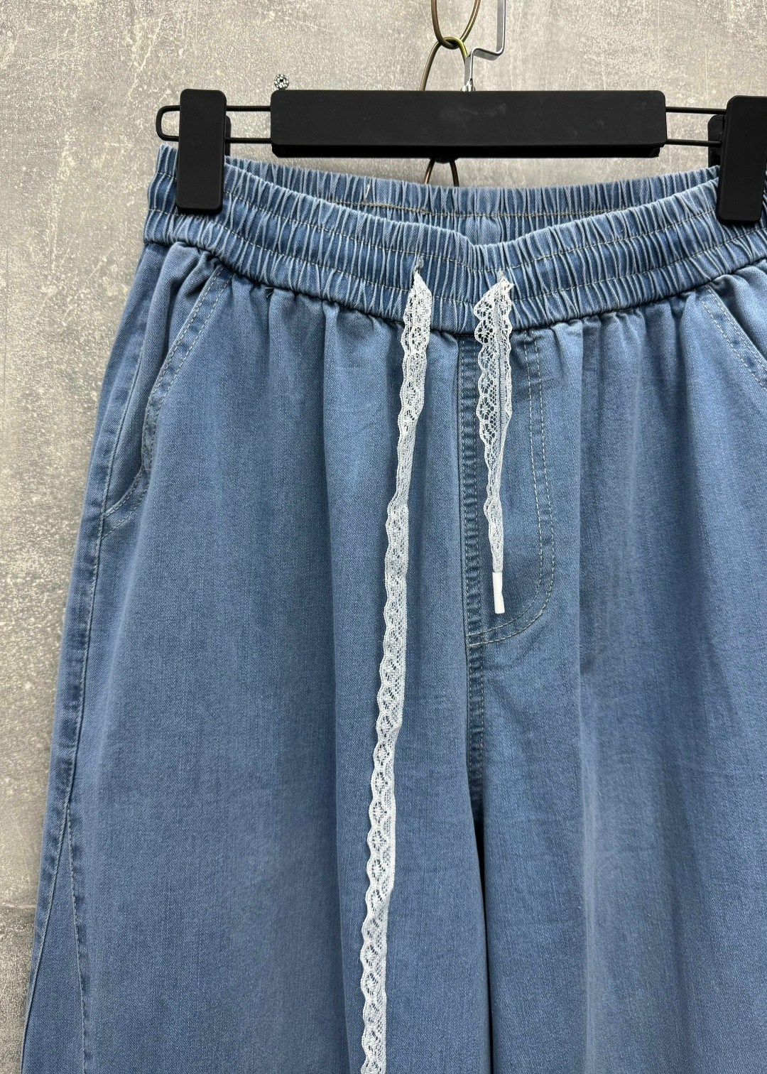 джинсовые широкие брюки,джинсовые брюки,женские широкие джинсы,женские джинсовые брюки с широкими штанинами,широкие джинсы