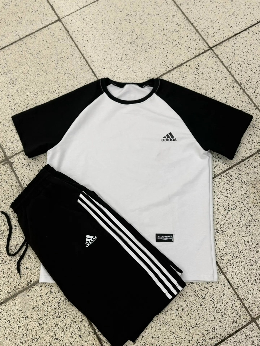 костюм спортивный adidas,костюм адидас шорты футболка,тренировочный костюм шорты и футболка,adidas костюм спортивный шорты футболка,костюм адидас