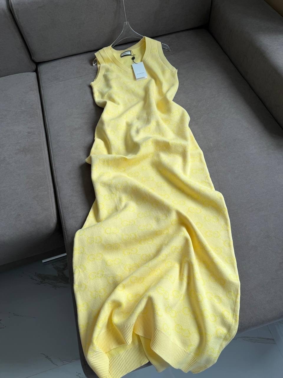 желтый свитер,желтый свитер гуччи,джемпер,безрукавка,брендовые вещи