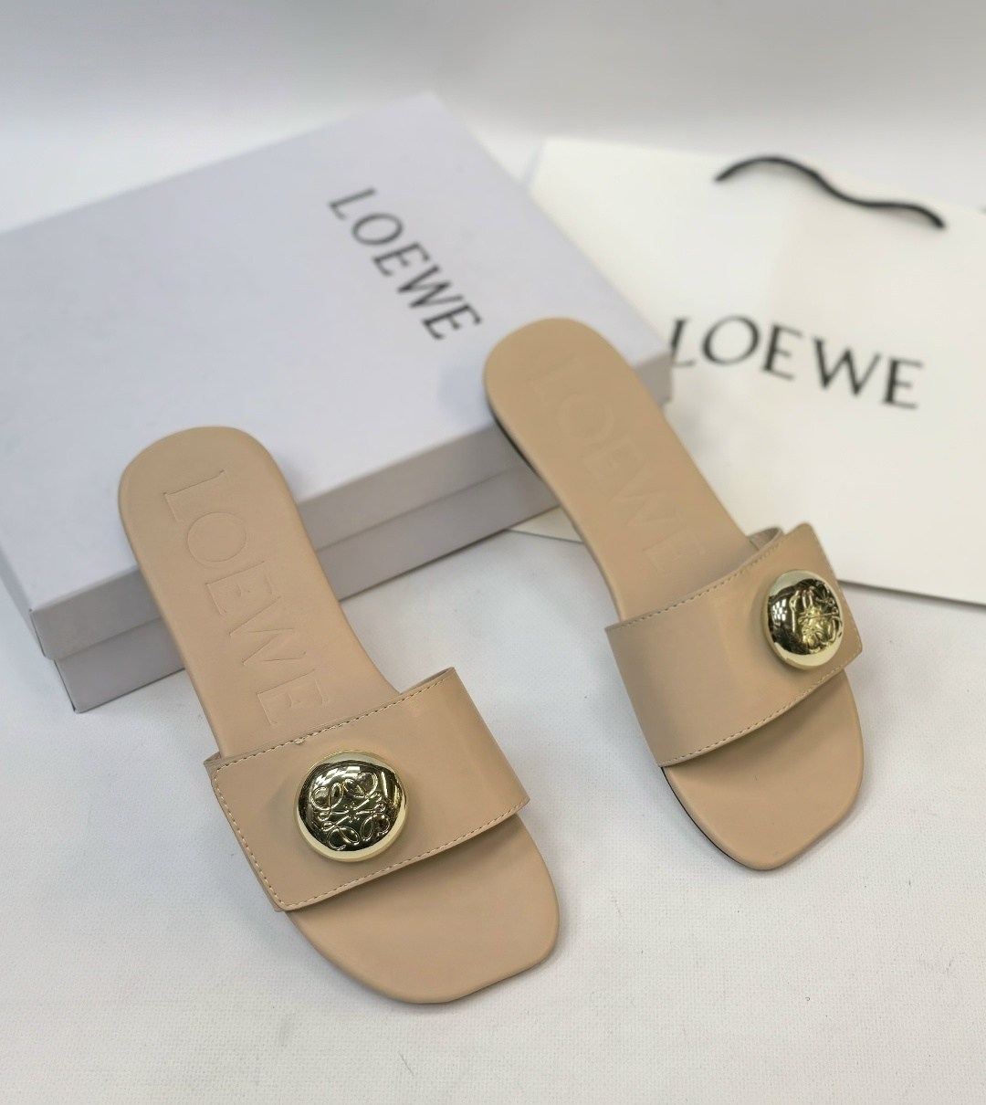 шлепанцы женские,,кожаные шлепанцы,модные тапочки,шлепки шанель женские