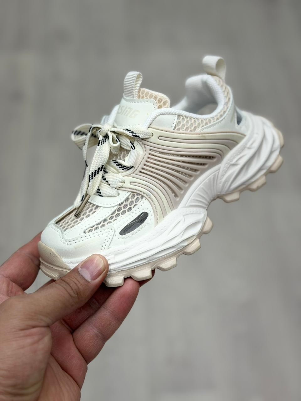 кроссовки,детские кроссовки,кроссовки женскиe,,спортивная