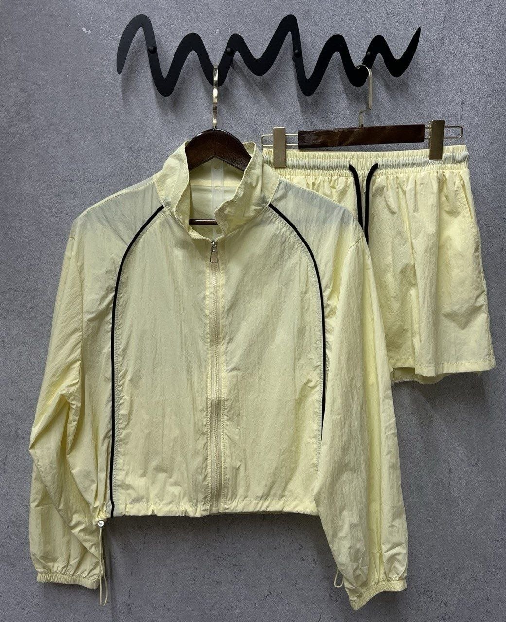 спортивный костюм повседневный,спортивные костюмы,куртка модная,повседневная куртка,тонкая куртка