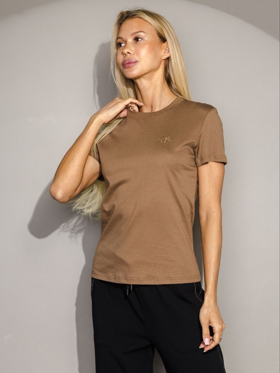 футболка женская,бежевая футболка,футболки модные,футболки клевер женские,футболка