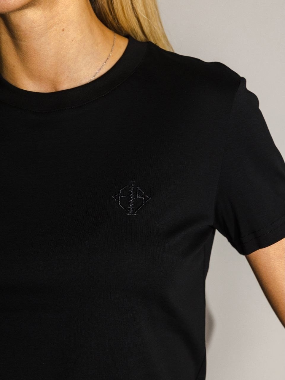 футболки женская,черная женская футболка,футболке,базовая женская футболка,одежда для женщин