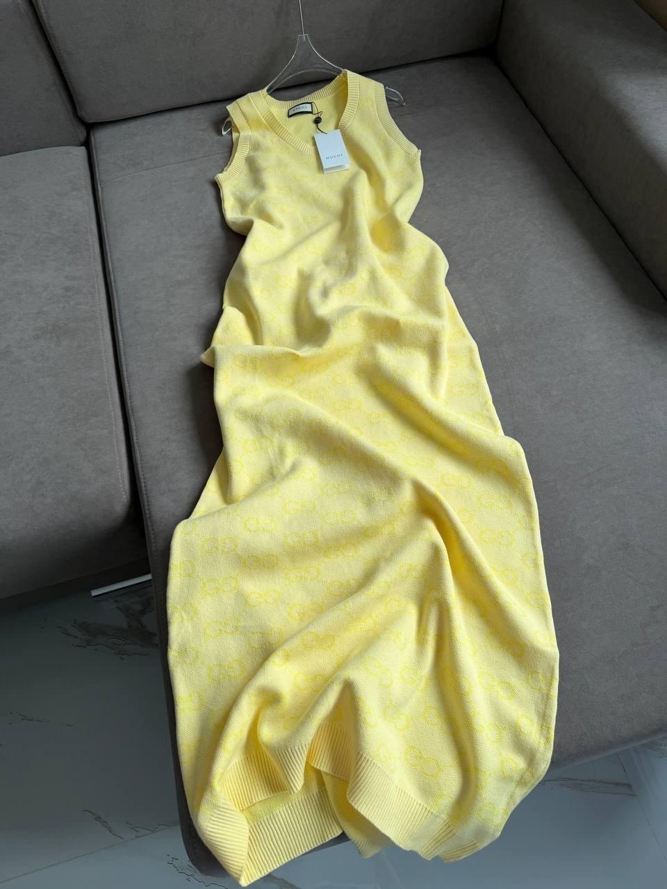 свитер гуччи женский,вязаные жилеты,желтый свитер гуччи,желтый свитер,безрукавка