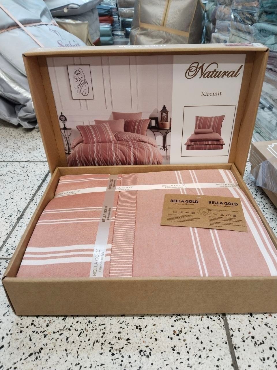 кровати,кровати двуспальные,кровать с изголовьем,постельного белья