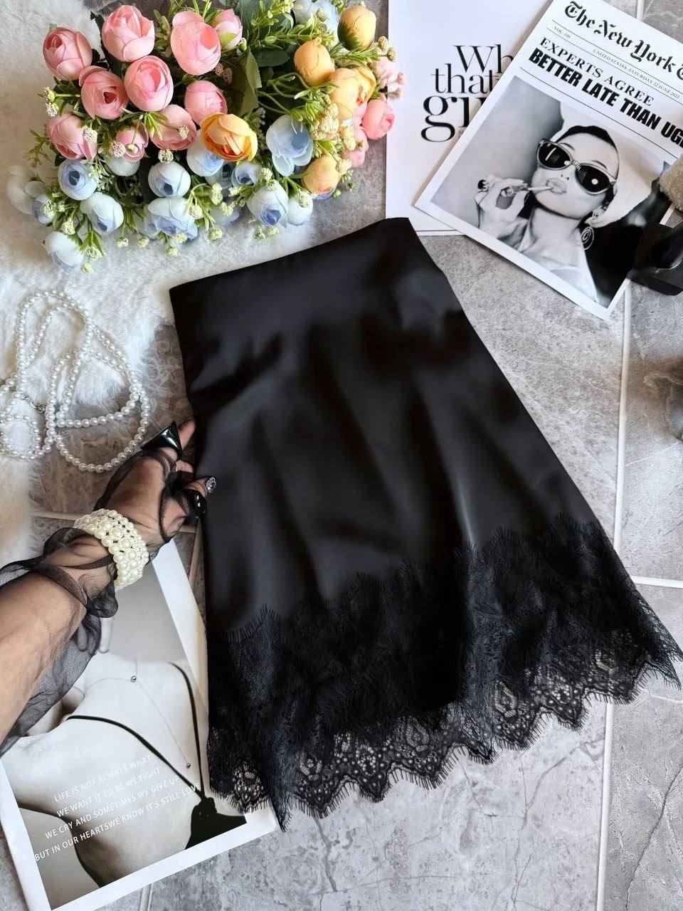 атласная юбка с кружевом,мини-юбка из шелкового атласа с кружевной отделкой saint laurent коричневый,юбка с кружевами,кружевная юбка,юбка миди с кружевом