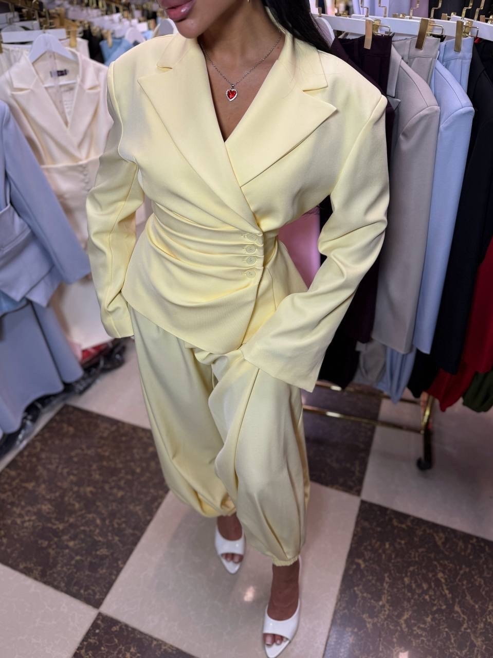 костюм брючный,женский брючный костюм,брючный костюм для женщин,деловой брючный костюм,брючный костюм с топом