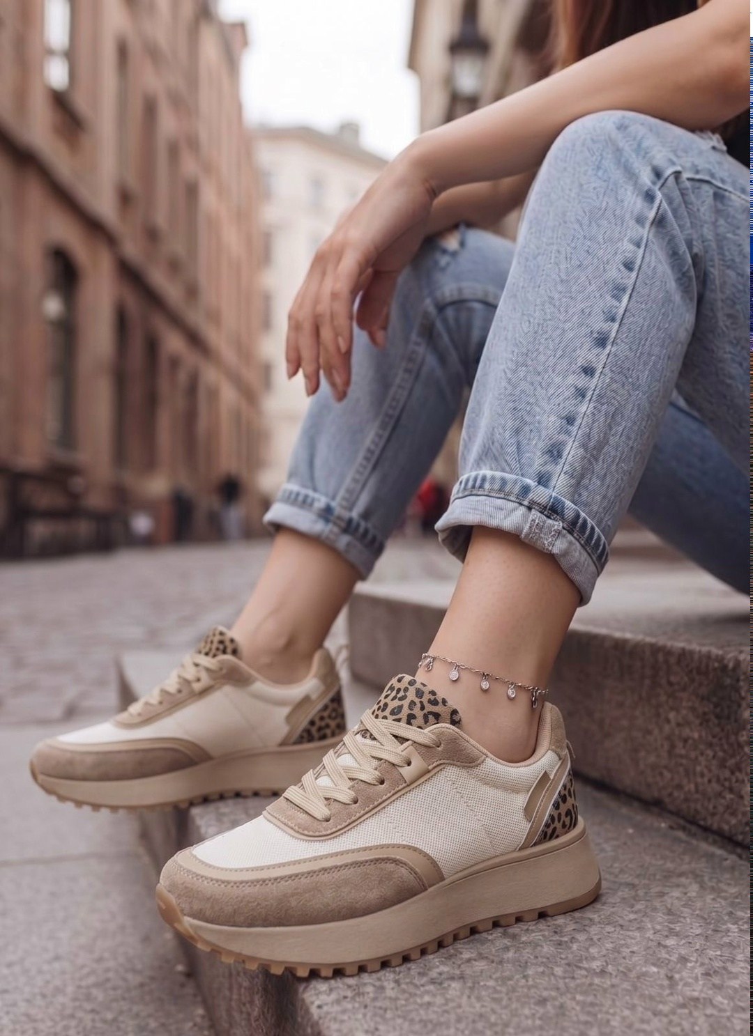 кроссовки женскиe,модные женские кроссовки,модные кроссовки,бежевые кроссовки,
