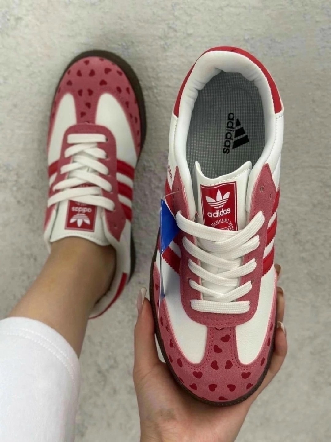 женские кроссовки adidas,adidas samba кроссовки,кроссовки adidas,кроссовки samba розовые сердечки adidas,кроссовки