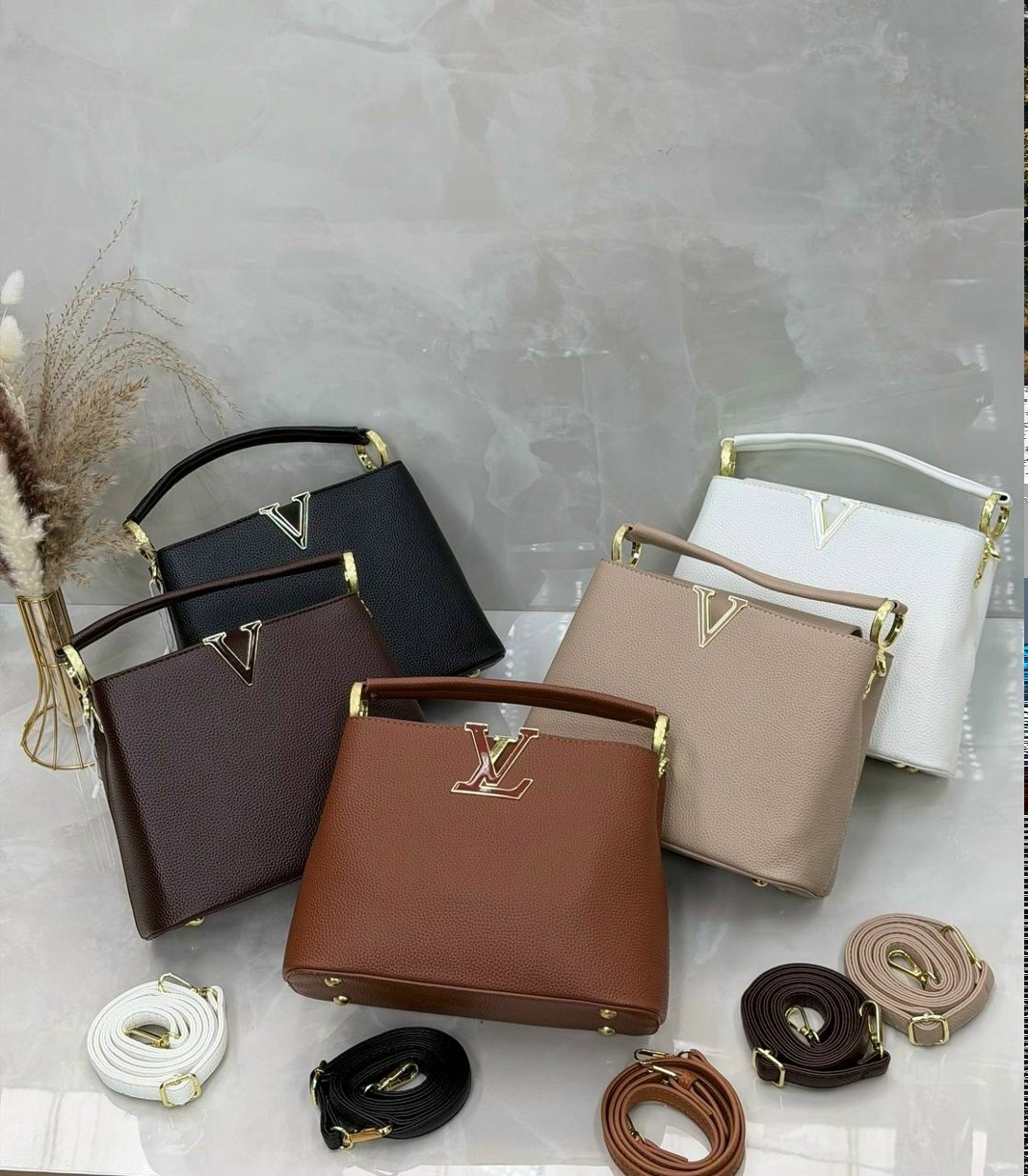 кожаная сумка louis vuitton capucines pm черная,сумка louis vuitton,louis vuitton женская сумка,louis vuitton capucines,сумка louis vuitton capucines