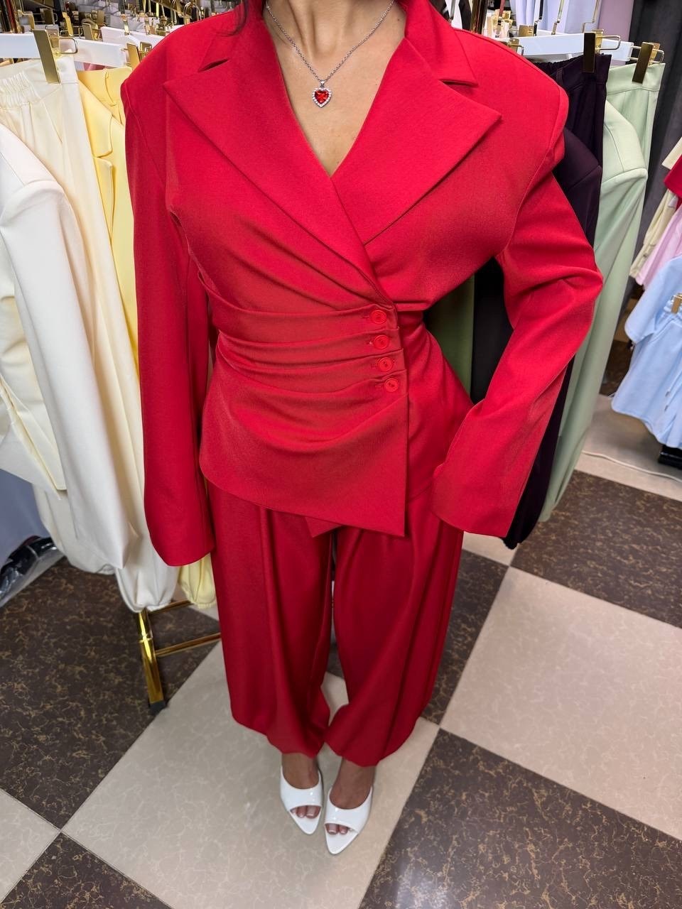 костюм брючный,женский брючный костюм,брючный костюм для женщин,деловой брючный костюм,брючный костюм с топом