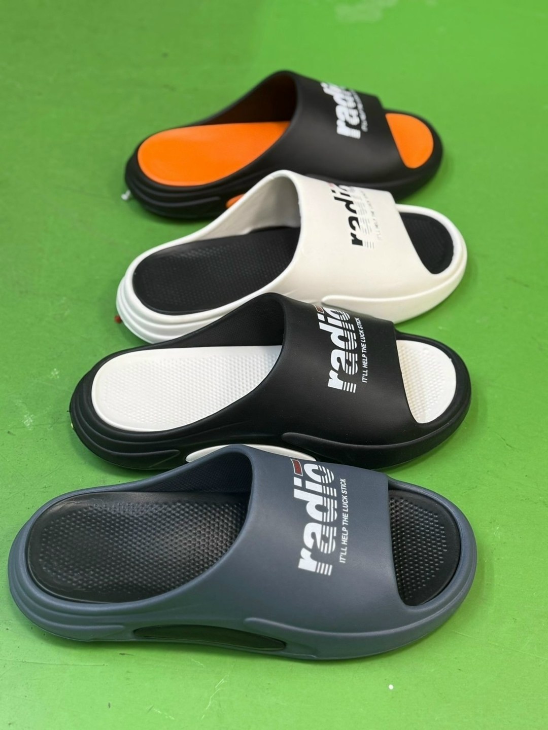 ,пляжная ,летние тапочки,модные тапочки,шлепанцы мужские