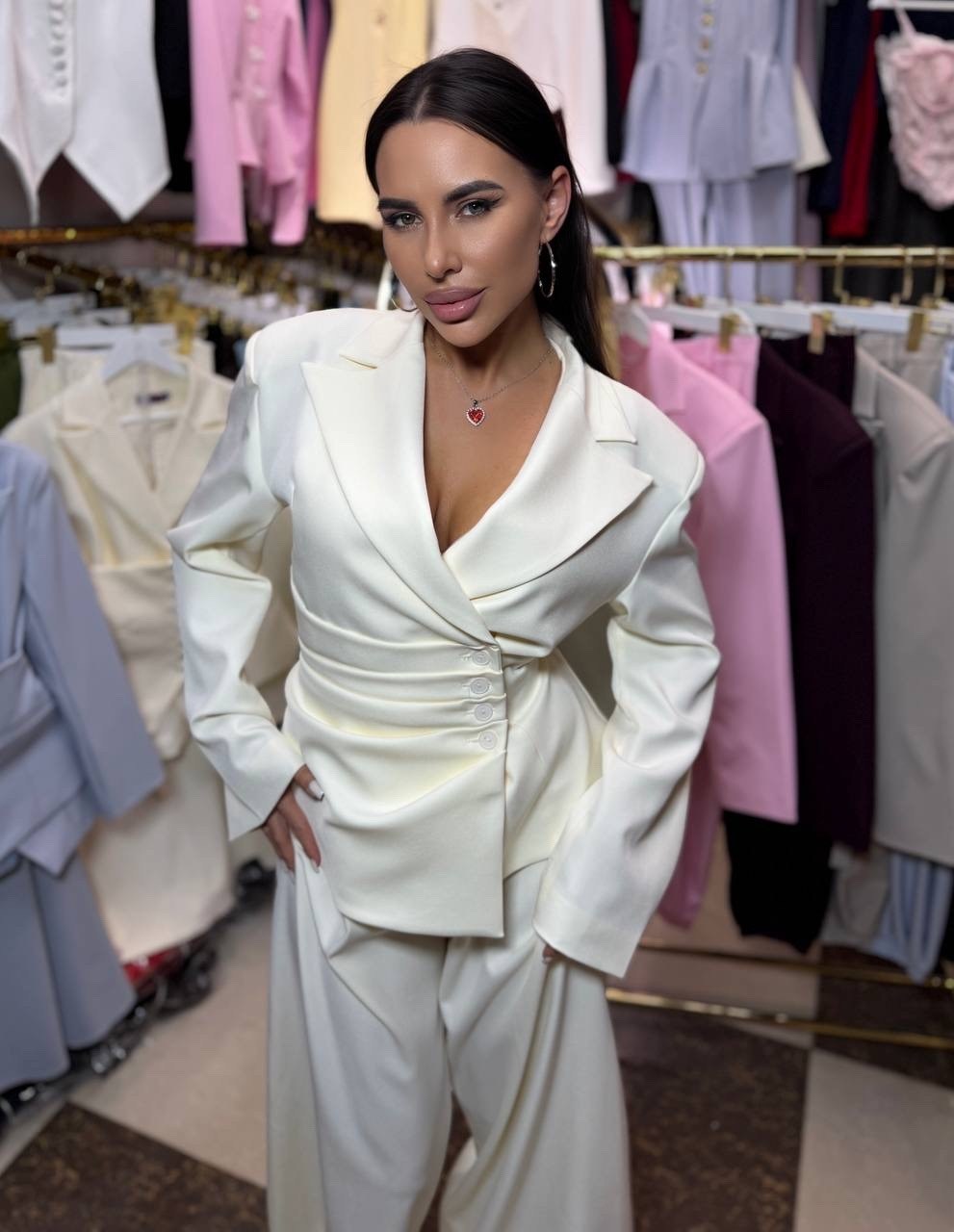 костюм брючный,женский брючный костюм,брючный костюм для женщин,деловой брючный костюм,брючный костюм с топом