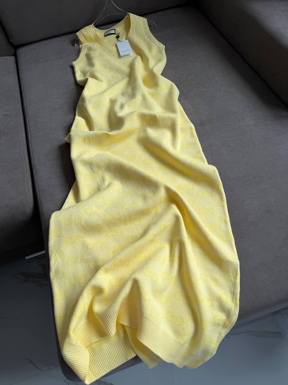 свитер гуччи женский,вязаные жилеты,желтый свитер гуччи,желтый свитер,безрукавка
