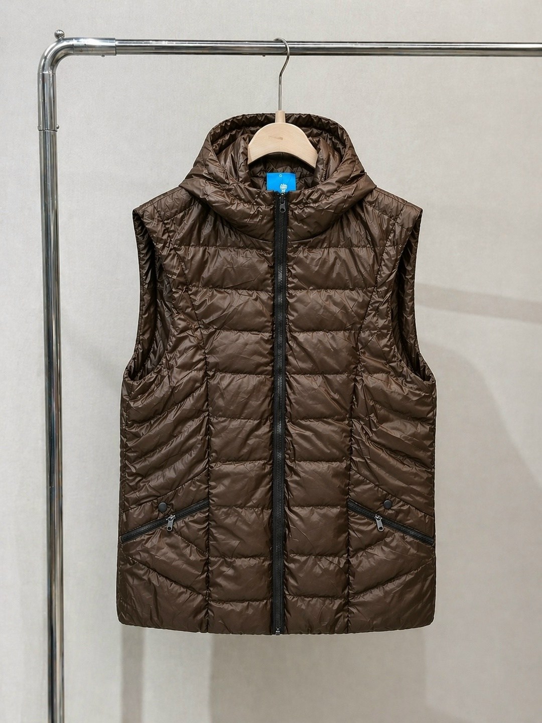 жилет женский,жилет,пуховой жилет,жилет с капюшоном,женская жилетка