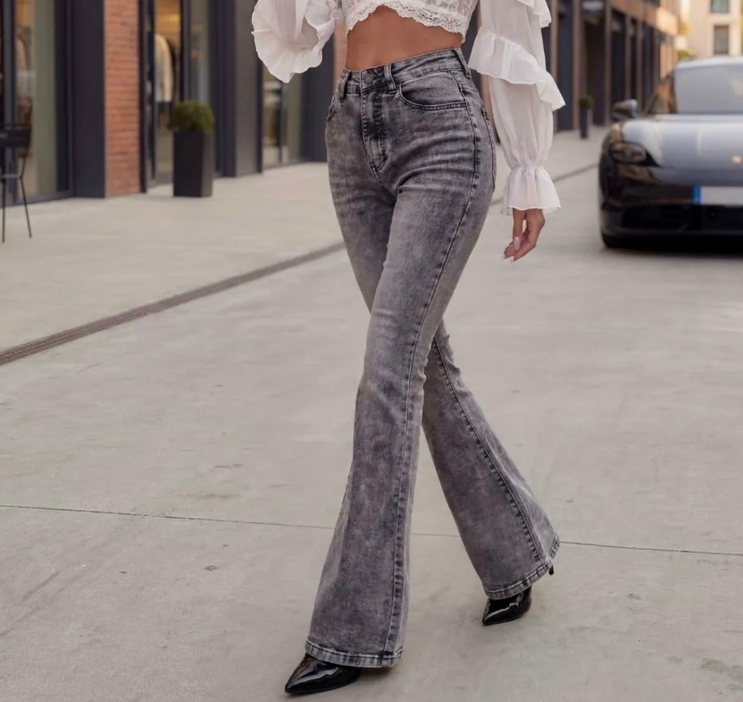 джинсы клеш женские,серые джинсы клеш,серые эластичные расклешенные джинсы для женщин,джинсы клеш с высокой посадкой женские,джинсы-клеш женские с завышенной талией