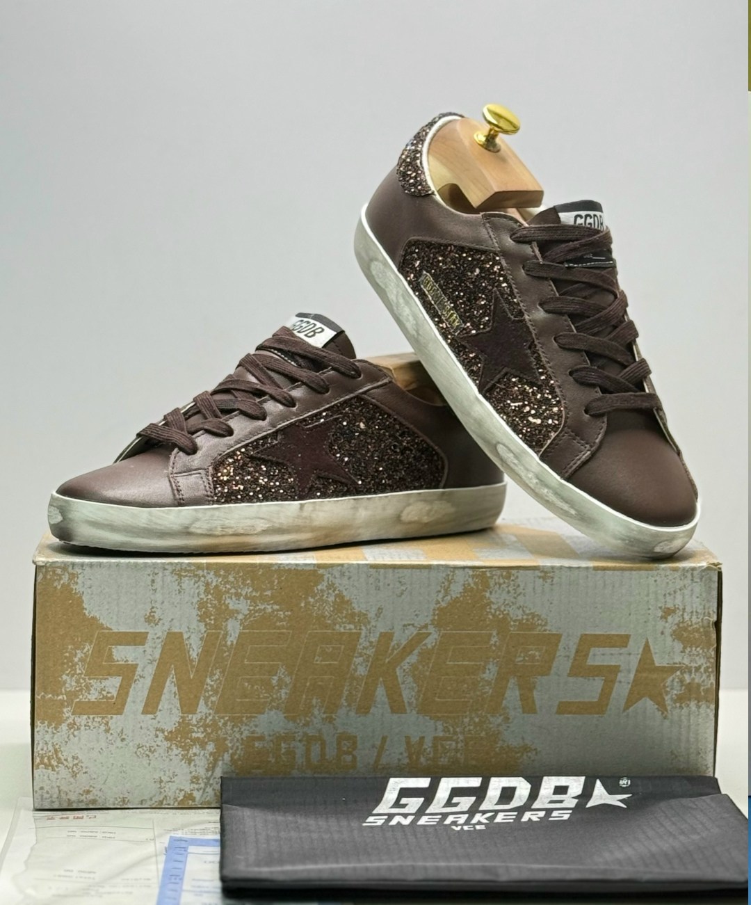 golden goose кроссовки super-star коричневый,,кроссовки golden goose,кеды golden goose,женские низкие кеды super-star с блестками golden goose цвет black