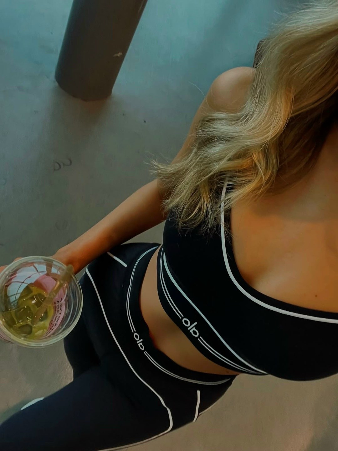 одежда для фитнеса,тренировка фитнес,спорт стиль,девушка,одежда для тренировок