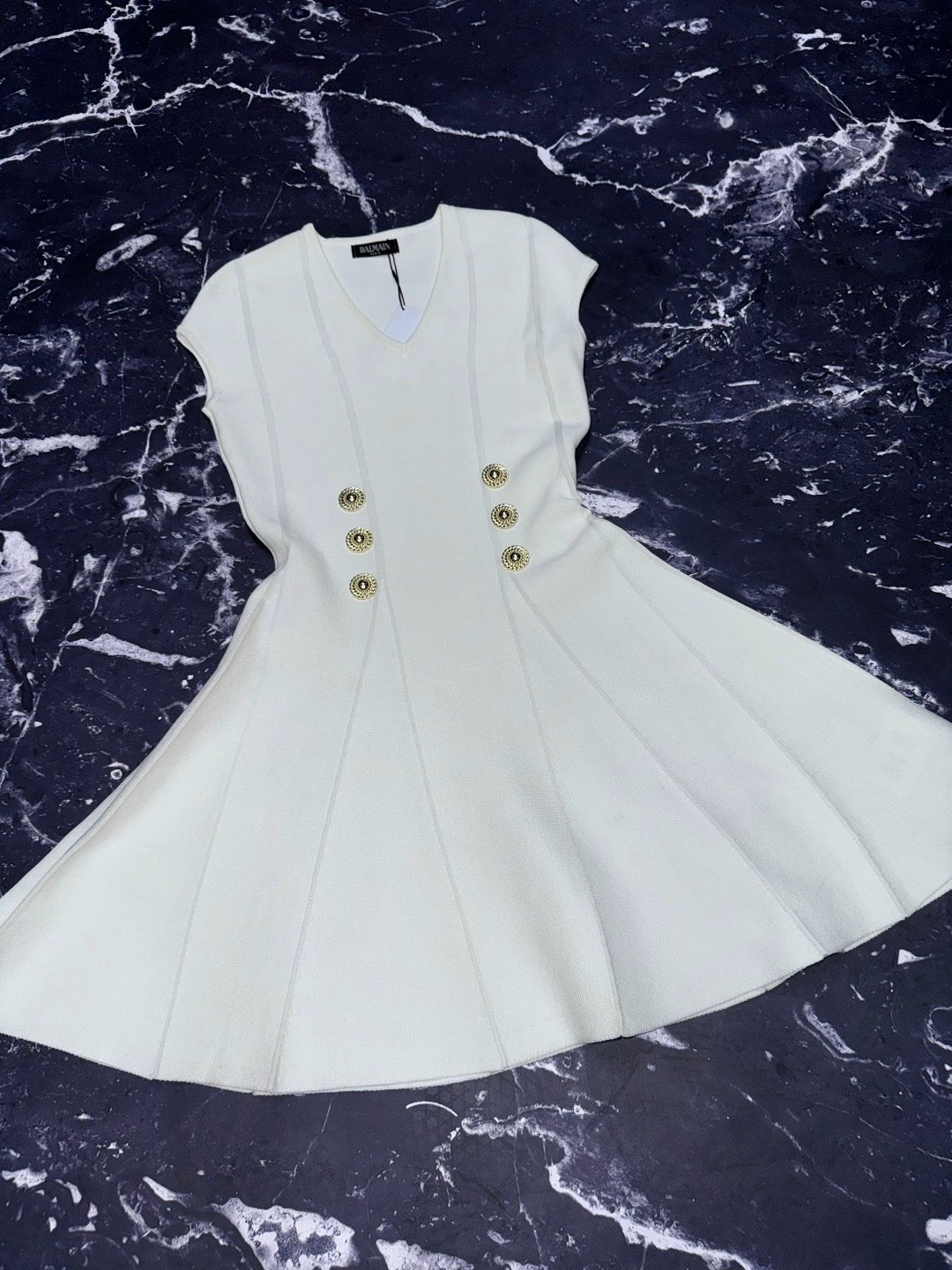 стильное платье,платье короткие,платье,модное платье,платье с пуговицами