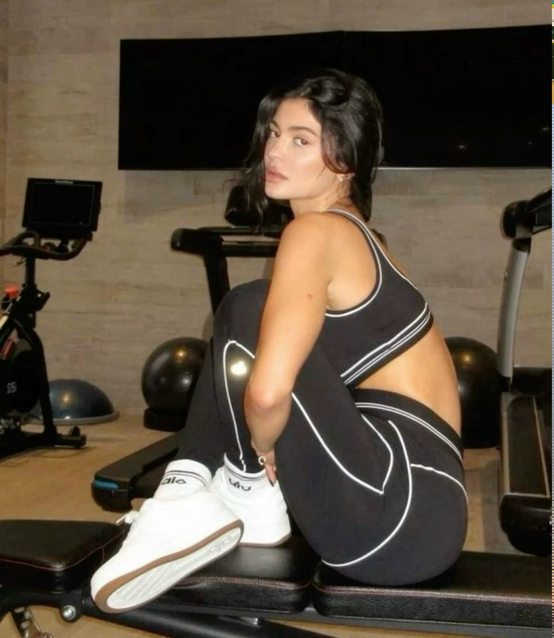 одежда для фитнеса,тренировка фитнес,спорт стиль,девушка,одежда для тренировок