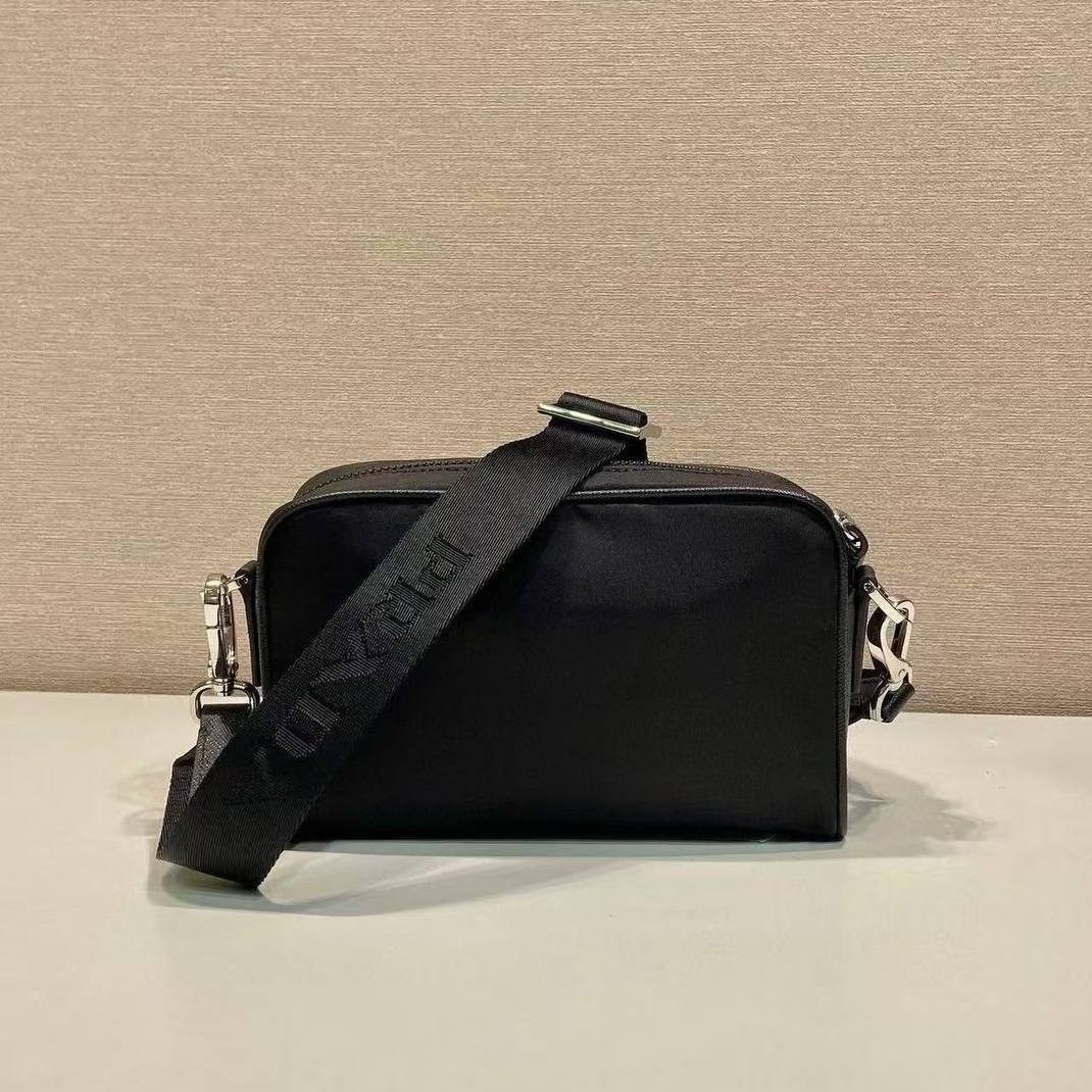 прада сумка,prada nylon shoulder bag,prada re-nylon and brushed leather shoulder bag - black,мужская сумка,сумка prada