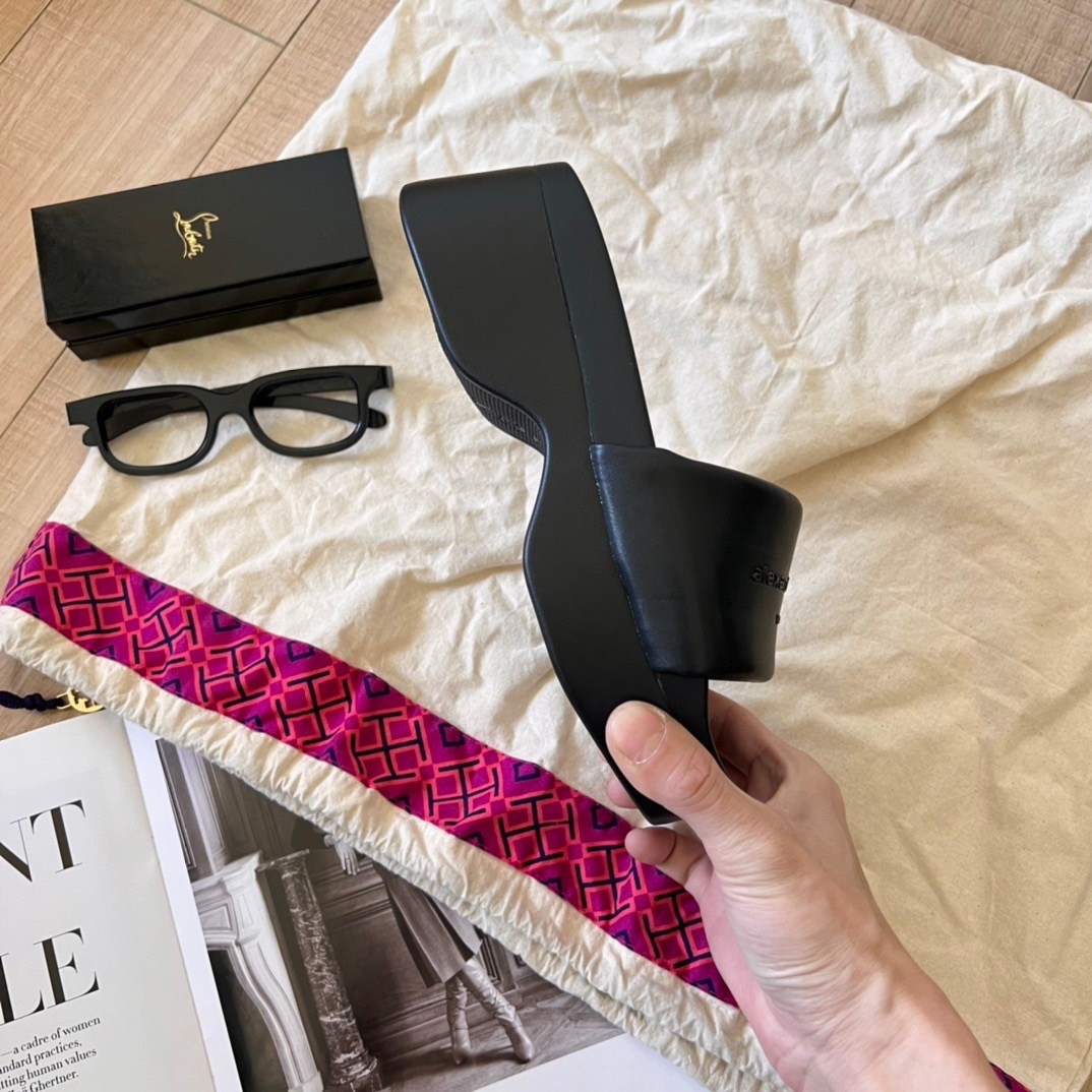 модные тапочки,шлепанцы баленсиага мужские,,шлепанцы женские,мужские шлепанцы