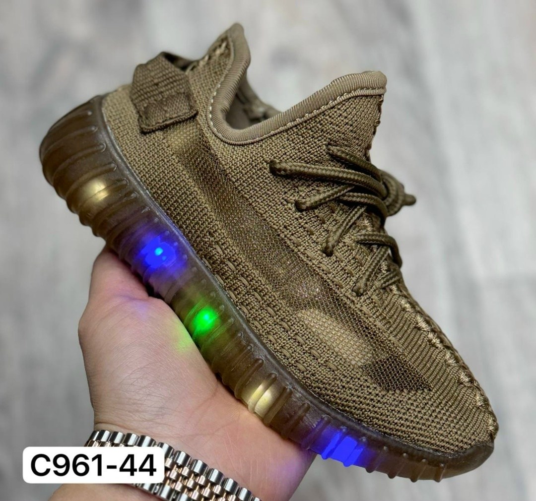 кроссовки изики детские светящиеся,кроссовки детские изики,кроссовки,кроссовки женскиe,детские кроссовки