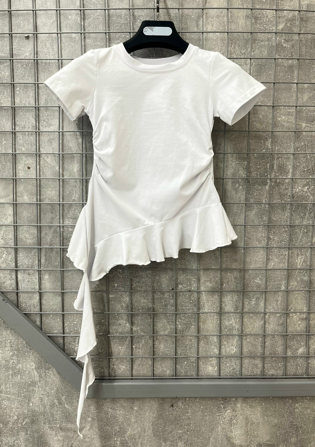 блузка с оборками,футболка с оборками,блузка модная,футболки женская,дизайнерские блузки