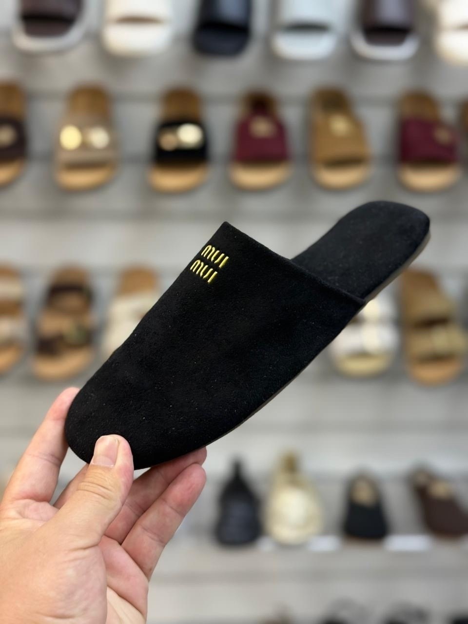 женские шлепанцы,,домашние тапочки женские,шлепанцы мюли,кожаные мюли miu miu