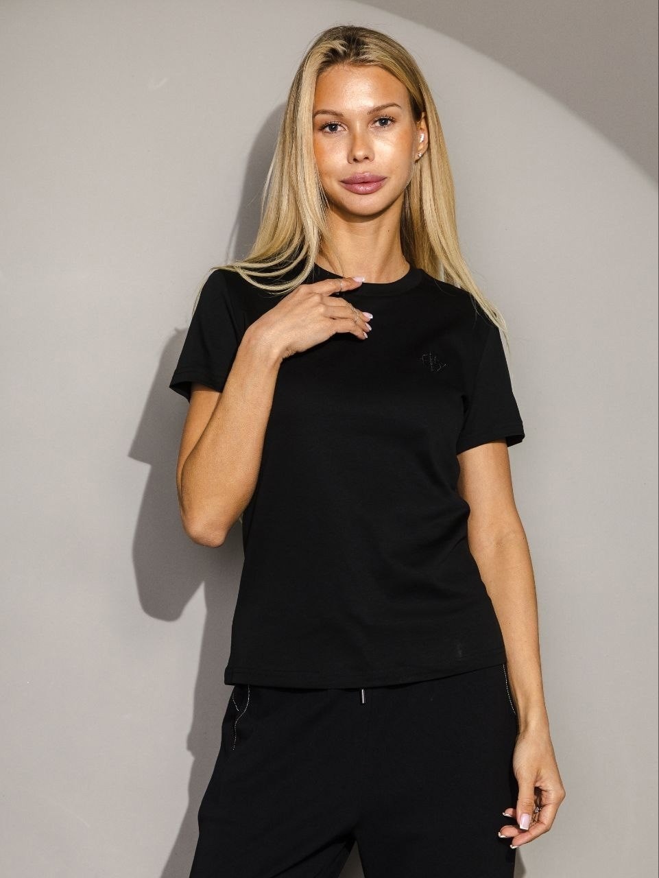 футболки женская,черная женская футболка,футболке,базовая женская футболка,одежда для женщин