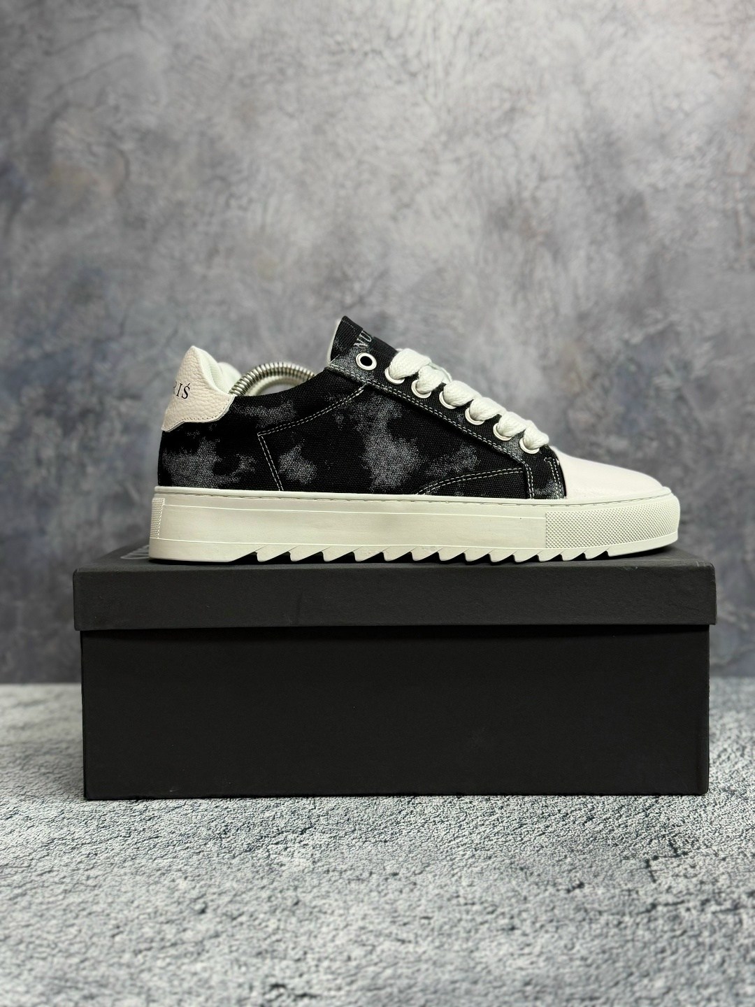 ,модные кроссовки,кеды замшевые,женские кроссовки,повседневные кроссовки