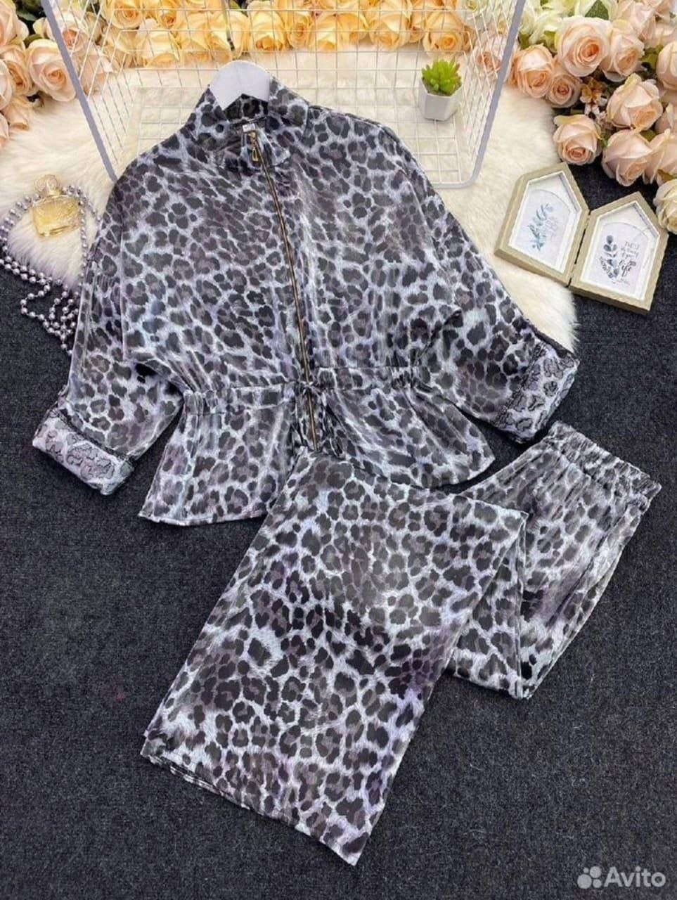леопардовые костюмы,костюм женский,костюм двойка женская,костюм с брюками нарядный,женский брючный костюм
