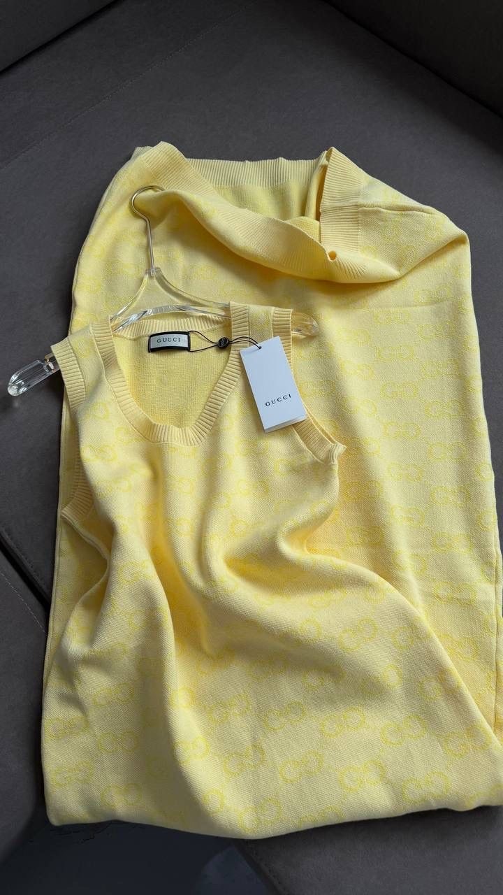 свитер гуччи женский,вязаные жилеты,желтый свитер гуччи,желтый свитер,безрукавка